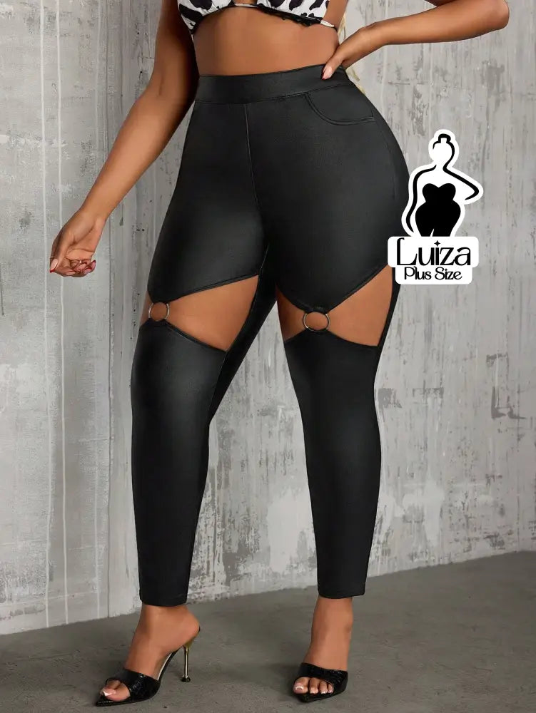 Calça Legging Cintura Alta Recortes Argola Frontal Plus Size Calça Legging Cintura Alta Recortes Argola Frontal Plus