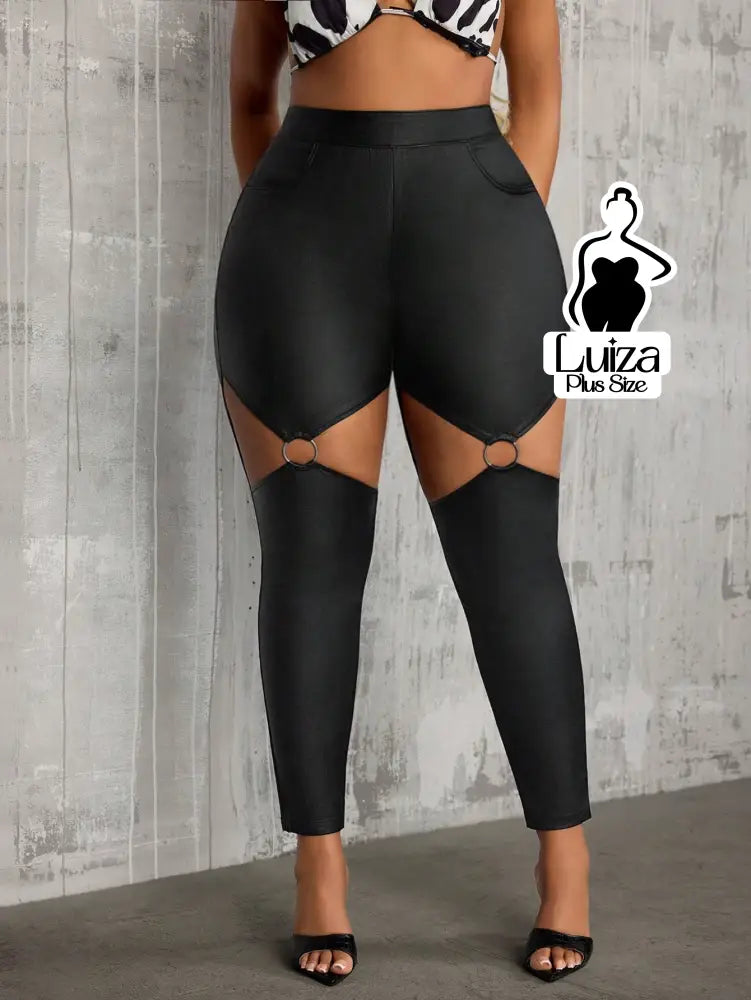 Calça Legging Cintura Alta Recortes Argola Frontal Plus Size Calça Legging Cintura Alta Recortes Argola Frontal Plus