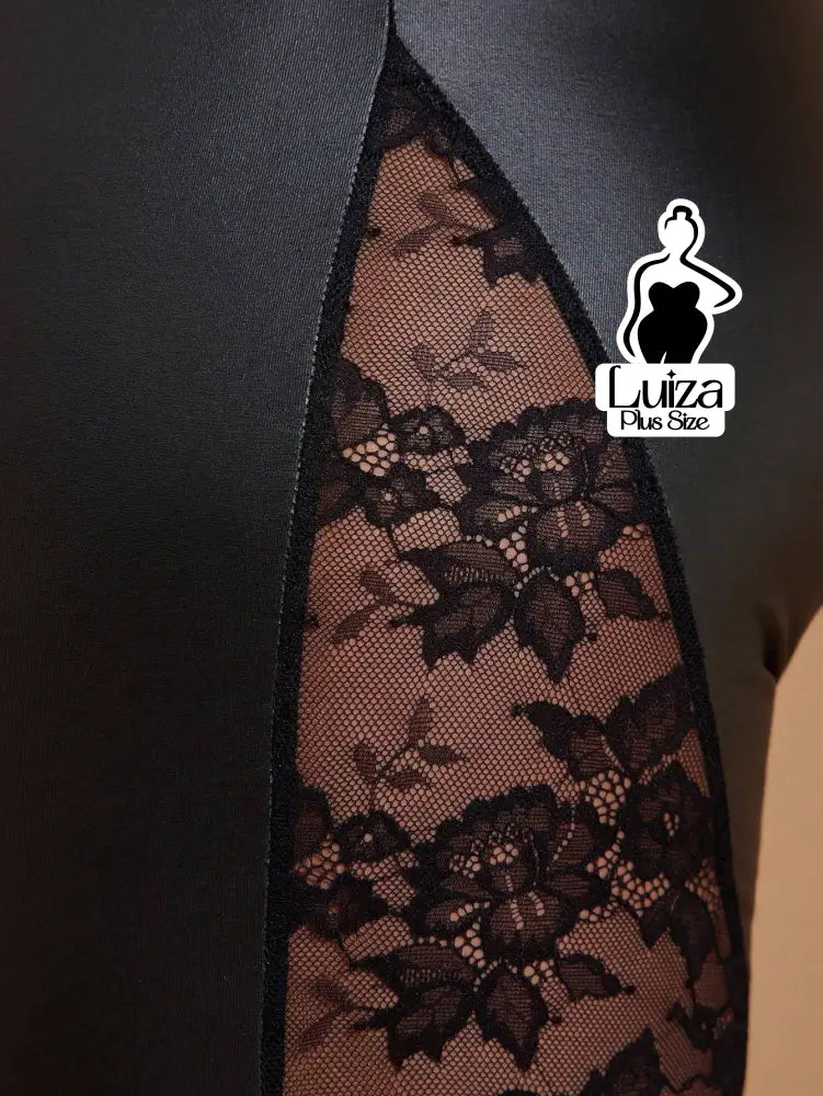 Calça Legging Couro Sintético Laterais Renda Plus Size Calça Legging Couro Sintético Laterais Renda Plus Size