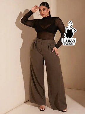 Calça Pantalona Alfaiataria Cintura Alta Com Pregas Plus Size Calça Pantalona Alfaiataria Cintura Alta Com Pregas Plus
