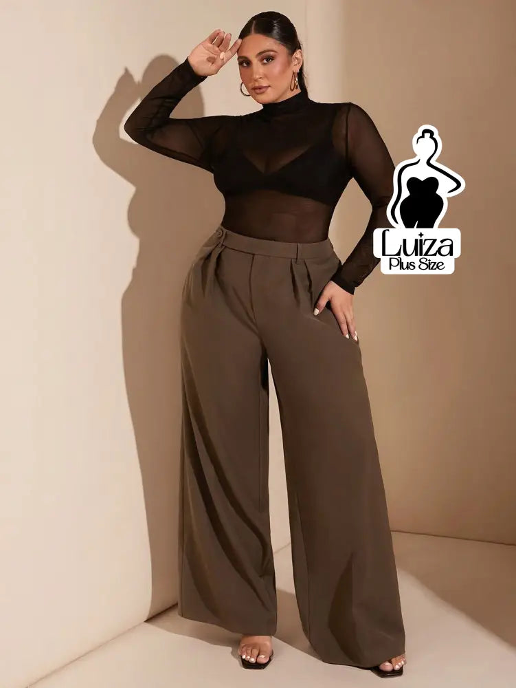 Calça Pantalona Alfaiataria Cintura Alta Com Pregas Plus Size Calça Pantalona Alfaiataria Cintura Alta Com Pregas Plus