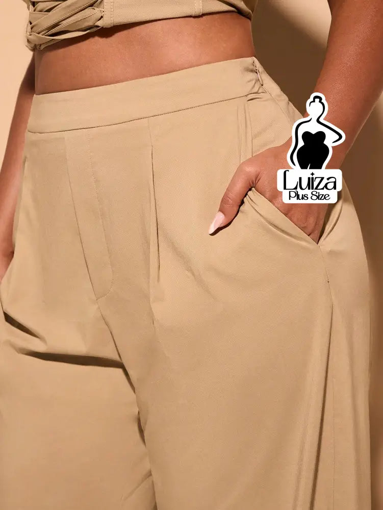 Calça Pantalona Cintura Alta Recorte No Cós Plus Size Calça Pantalona Cintura Alta Recorte No Cós Plus Size