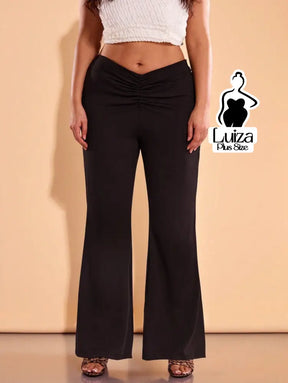 Calça Pantalona Cintura Alta Tecido Acetinado Plus Size Calça Pantalona Cintura Alta Tecido Acetinado Plus Size