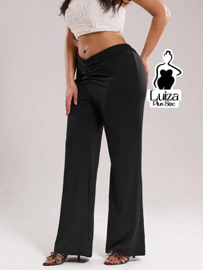 Calça Pantalona Cintura Alta Tecido Acetinado Plus Size Calça Pantalona Cintura Alta Tecido Acetinado Plus Size