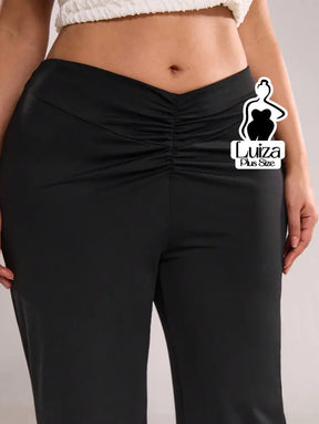 Calça Pantalona Cintura Alta Tecido Acetinado Plus Size Calça Pantalona Cintura Alta Tecido Acetinado Plus Size