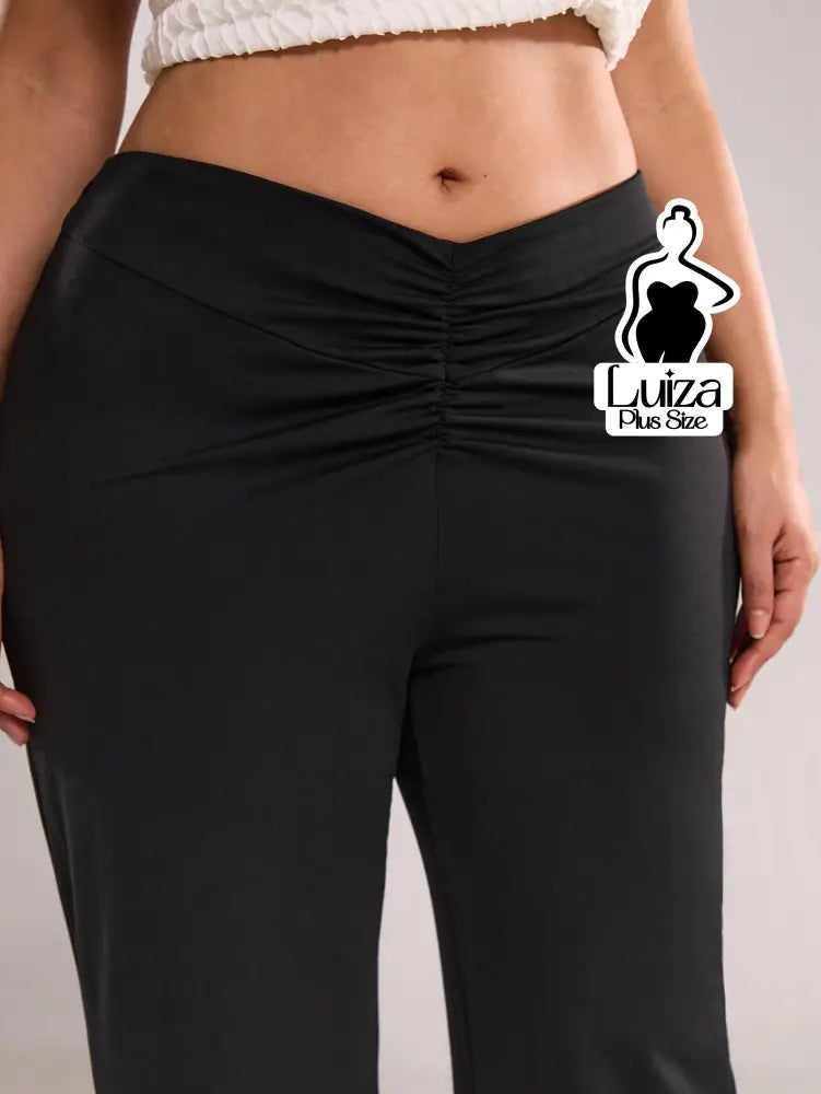 Calça Pantalona Cintura Alta Tecido Acetinado Plus Size Calça Pantalona Cintura Alta Tecido Acetinado Plus Size