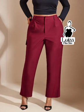 Calça Reta Alfaiataria Bolsos Cargo Cropped Plus Size Calça Reta Alfaiataria Bolsos Cargo Cropped Plus Size