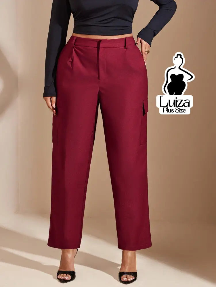 Calça Reta Alfaiataria Bolsos Cargo Cropped Plus Size Calça Reta Alfaiataria Bolsos Cargo Cropped Plus Size