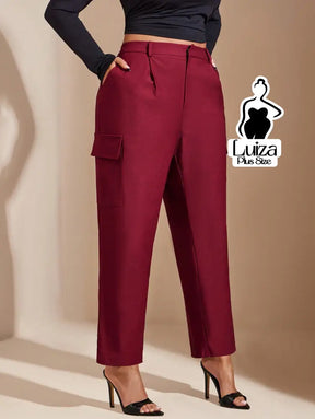 Calça Reta Alfaiataria Bolsos Cargo Cropped Plus Size Vinho / G Calça Reta Alfaiataria Bolsos Cargo Cropped Plus Size