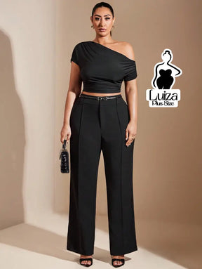 Calça Reta Alfaiataria Cintura Alta Pregas Plus Size Calça Reta Alfaiataria Cintura Alta Pregas Plus Size