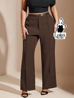 Calça Reta Alfaiataria Cintura Alta Pregas Plus Size Café / G Calça Reta Alfaiataria Cintura Alta Pregas Plus Size