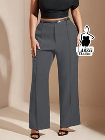 Calça Reta Alfaiataria Cintura Alta Pregas Plus Size Chumbo / G Calça Reta Alfaiataria Cintura Alta Pregas Plus Size