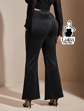 Calça Reta Cintura Alta Abertura Botões Plus Size Calça Reta Cintura Alta Abertura Botões Plus Size