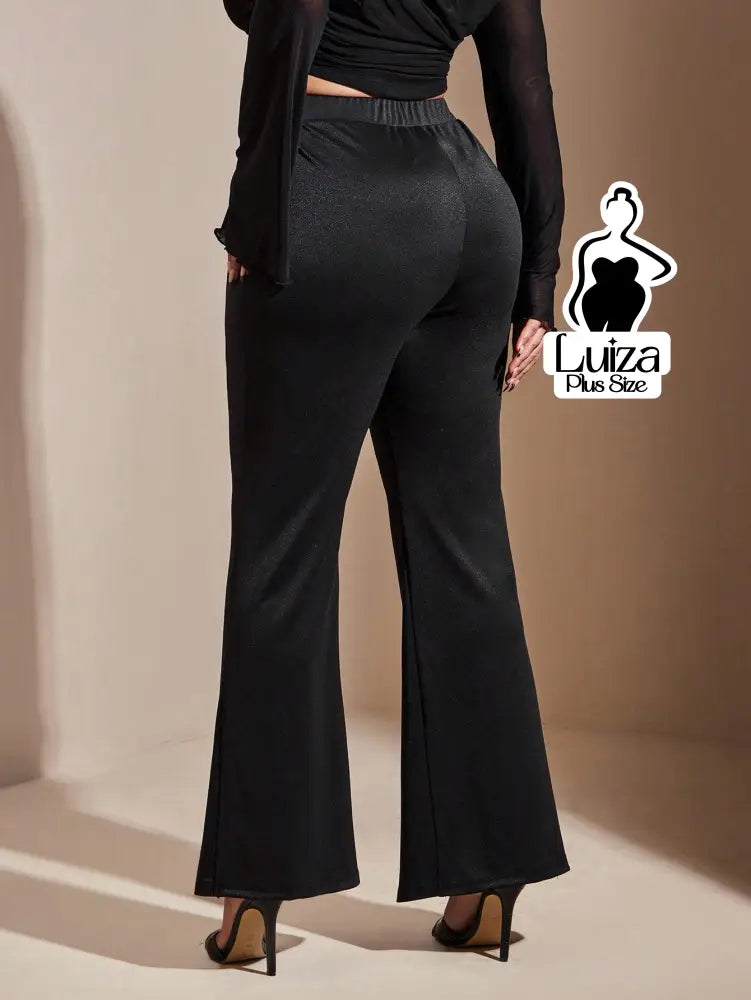 Calça Reta Cintura Alta Abertura Botões Plus Size Calça Reta Cintura Alta Abertura Botões Plus Size