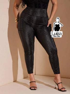 Calça Skinny Cintura Alta Efeito Couro Texturizada Plus Size Calça Skinny Cintura Alta Efeito Couro Texturizada Plus