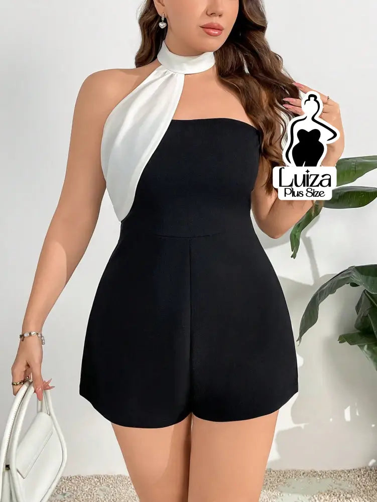 Macacão Curto Elegante Gola Alta Assimétrica Plus Size Macacão Curto Elegante Gola Alta Assimétrica Plus Size