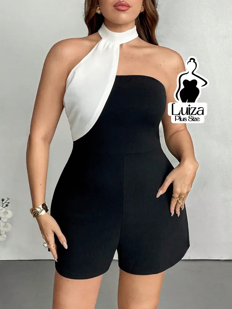 Macacão Curto Elegante Gola Alta Assimétrica Plus Size Macacão Curto Elegante Gola Alta Assimétrica Plus Size