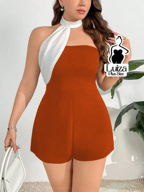 Macacão Curto Elegante Gola Alta Assimétrica Plus Size Macacão Curto Elegante Gola Alta Assimétrica Plus Size