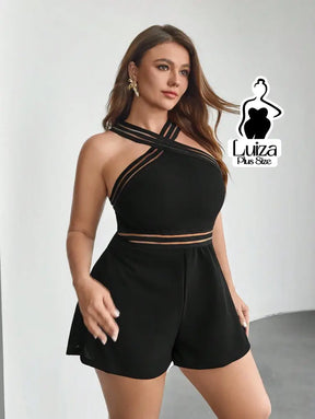 Macacão Curto Justo Decote Cruzado Detalhe Tule Plus Size Macacão Curto Justo Decote Cruzado Detalhe Tule Plus Size