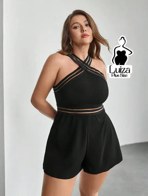 Macacão Curto Justo Decote Cruzado Detalhe Tule Plus Size Macacão Curto Justo Decote Cruzado Detalhe Tule Plus Size