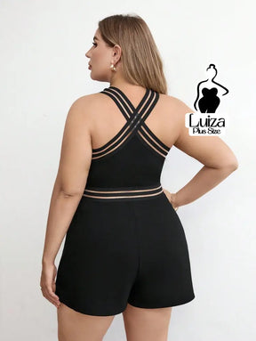 Macacão Curto Justo Decote Cruzado Detalhe Tule Plus Size Macacão Curto Justo Decote Cruzado Detalhe Tule Plus Size