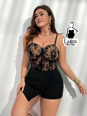 Macacão Curto Justo Renda Transparente No Busto Plus Size Macacão Curto Justo Renda Transparente No Busto Plus Size