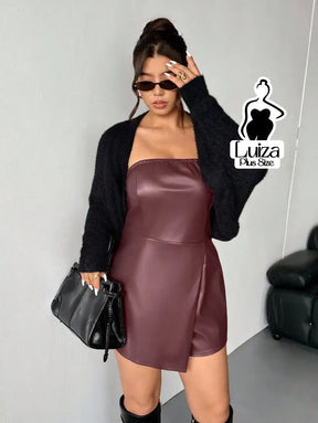 Macacão Curto Tomara Que Caia Couro Sintético Plus Size Macacão Curto Tomara Que Caia Couro Sintético Plus Size