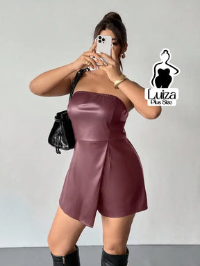 Macacão Curto Tomara Que Caia Couro Sintético Plus Size Macacão Curto Tomara Que Caia Couro Sintético Plus Size