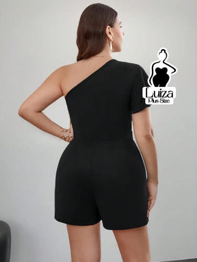 Macacão Curto Um Ombro Só Babado Assimétrico Plus Size Macacão Curto Um Ombro Só Babado Assimétrico Plus Size