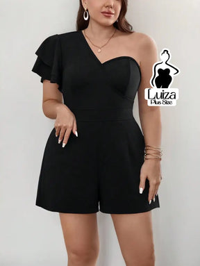 Macacão Curto Um Ombro Só Babado Assimétrico Plus Size Macacão Curto Um Ombro Só Babado Assimétrico Plus Size