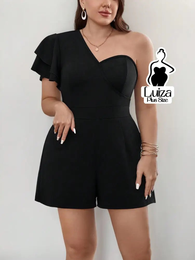 Macacão Curto Um Ombro Só Babado Assimétrico Plus Size Macacão Curto Um Ombro Só Babado Assimétrico Plus Size