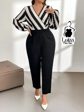 Macacão Longo Elegante Decote Transpassado Listrado Plus Size Macacão Longo Elegante Decote Transpassado Listrado Plus