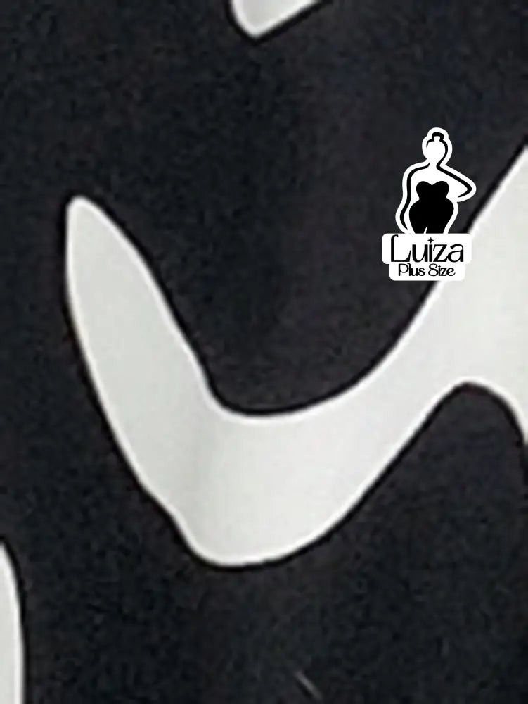 Macacão Longo Estampado Preto E Branco Gola Alta Plus Size Macacão Longo Estampado Preto E Branco Gola Alta Plus Size