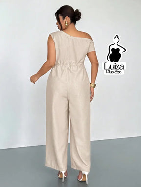 Macacão Longo Pantalona Decote Assimétrico Elegante Plus Size Macacão Longo Pantalona Decote Assimétrico Elegante Plus