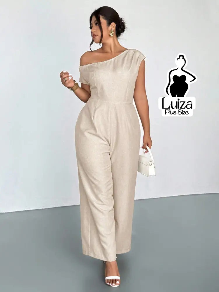 Macacão Longo Pantalona Decote Assimétrico Elegante Plus Size Macacão Longo Pantalona Decote Assimétrico Elegante Plus