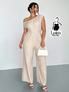 Macacão Longo Pantalona Decote Assimétrico Elegante Plus Size Macacão Longo Pantalona Decote Assimétrico Elegante Plus