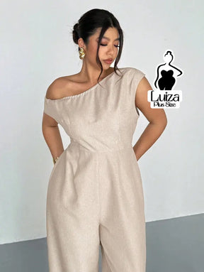 Macacão Longo Pantalona Decote Assimétrico Elegante Plus Size Macacão Longo Pantalona Decote Assimétrico Elegante Plus