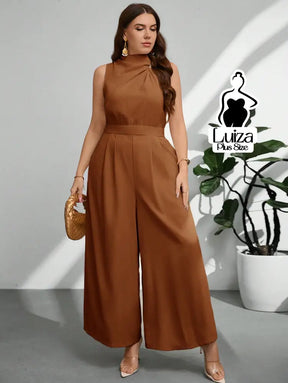 Macacão Longo Sem Mangas Gola Alta Drapeada Plus Size Macacão Longo Sem Mangas Gola Alta Drapeada Plus Size