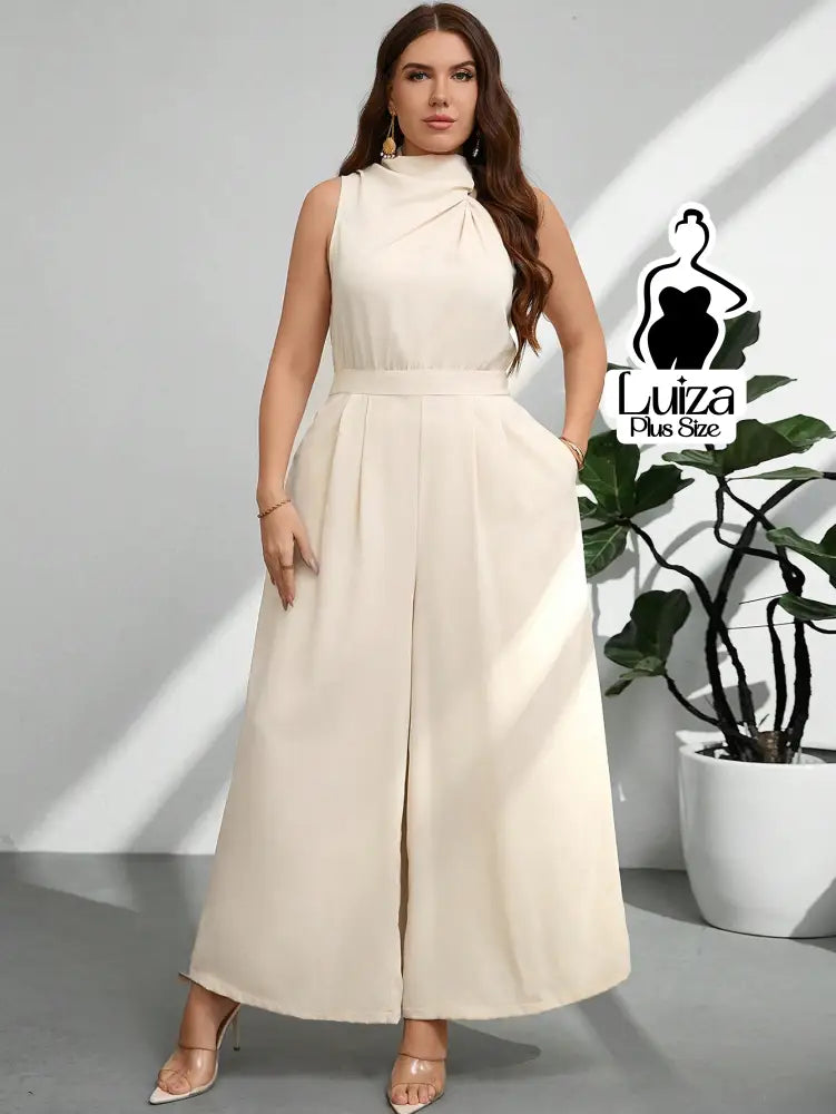 Macacão Longo Sem Mangas Gola Alta Drapeada Plus Size Macacão Longo Sem Mangas Gola Alta Drapeada Plus Size