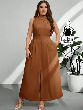 Macacão Longo Sem Mangas Gola Alta Drapeada Plus Size Macacão Longo Sem Mangas Gola Alta Drapeada Plus Size