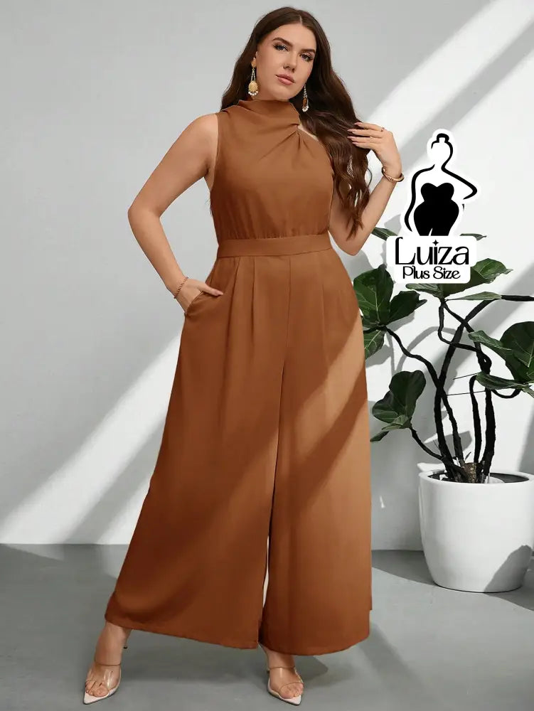 Macacão Longo Sem Mangas Gola Alta Drapeada Plus Size Marrom / G Macacão Longo Sem Mangas Gola Alta Drapeada Plus Size