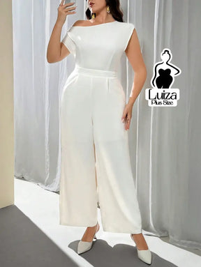 Macacão Longo Sofisticado Decote Canoa Estruturado Plus Size Macacão Longo Sofisticado Decote Canoa Estruturado Plus