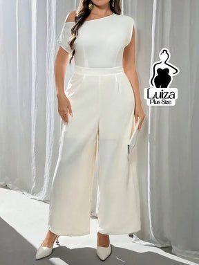 Macacão Longo Sofisticado Decote Canoa Estruturado Plus Size Macacão Longo Sofisticado Decote Canoa Estruturado Plus