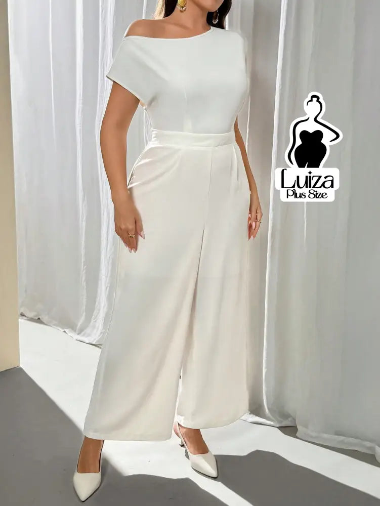 Macacão Longo Sofisticado Decote Canoa Estruturado Plus Size Macacão Longo Sofisticado Decote Canoa Estruturado Plus