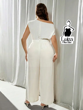 Macacão Longo Sofisticado Decote Canoa Estruturado Plus Size Macacão Longo Sofisticado Decote Canoa Estruturado Plus