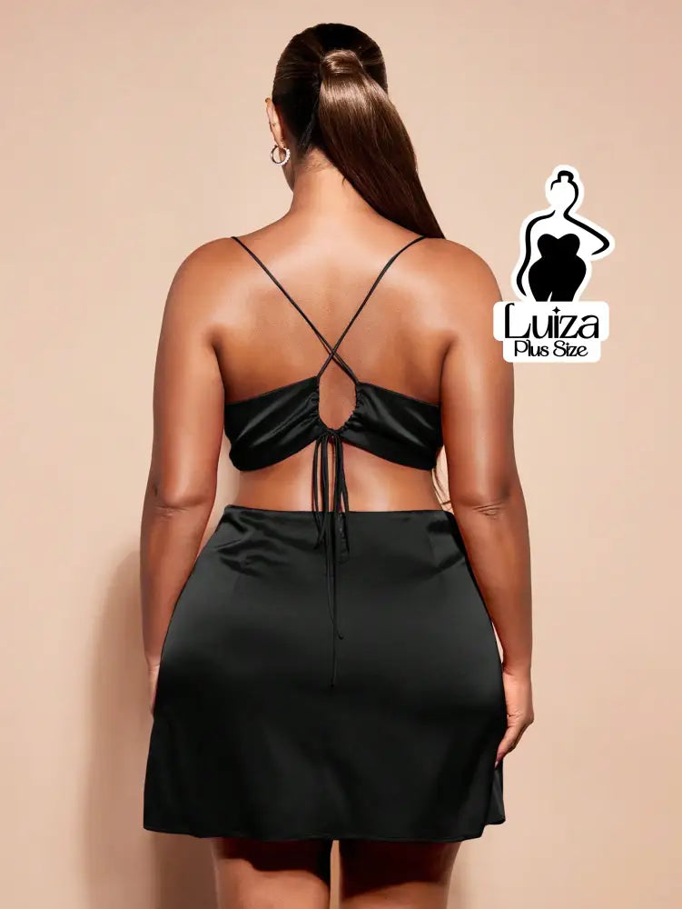 Vestido Curto Alças Finas Decote Drapeado Plus Size Vestido Curto Alças Finas Decote Drapeado Plus Size