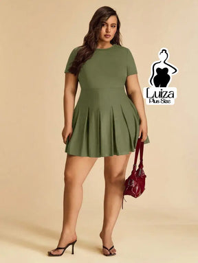Vestido Curto Godê Plissado Manga Curta Plus Size Vestido Curto Godê Plissado Manga Curta Plus Size