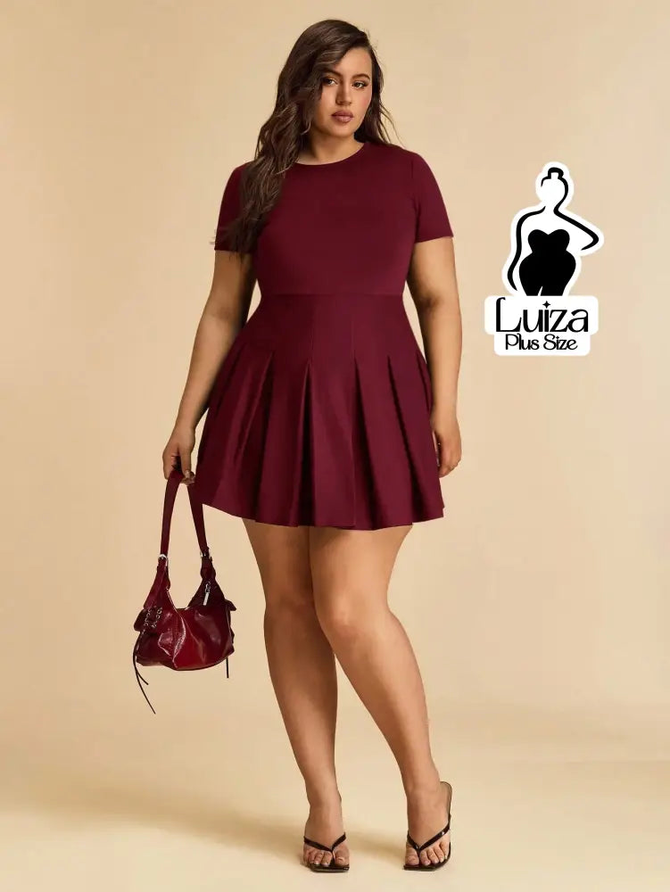 Vestido Curto Godê Plissado Manga Curta Plus Size Vestido Curto Godê Plissado Manga Curta Plus Size