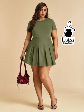 Vestido Curto Godê Plissado Manga Curta Plus Size Vestido Curto Godê Plissado Manga Curta Plus Size