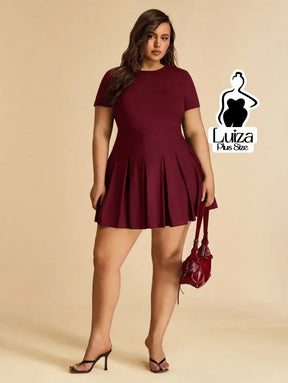Vestido Curto Godê Plissado Manga Curta Plus Size Vestido Curto Godê Plissado Manga Curta Plus Size